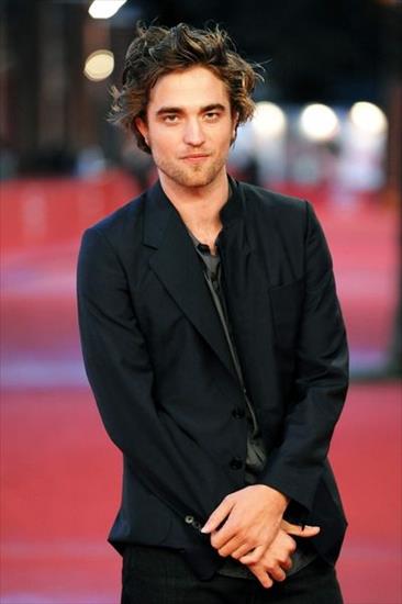 Robert Pattinson - TV13.jpg