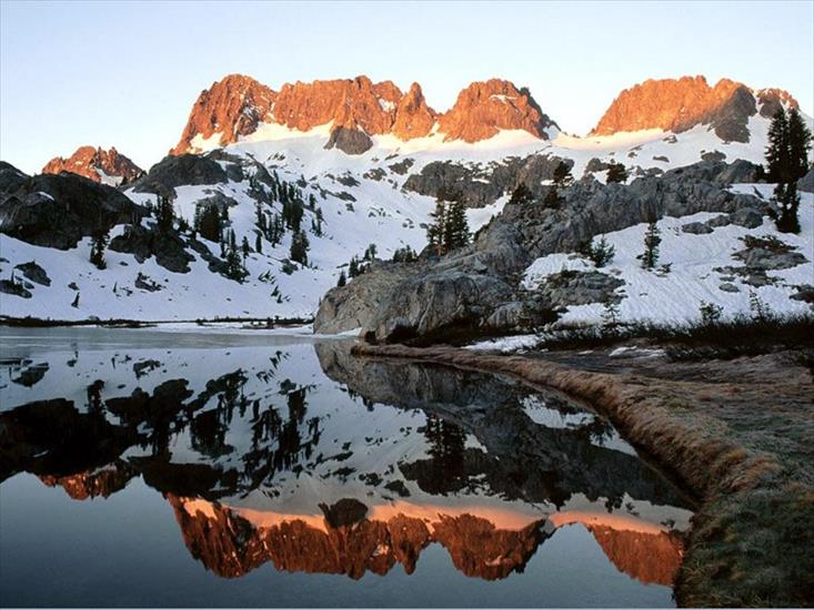 landscapes - minarets_reflected_in_lake_ediza.jpg