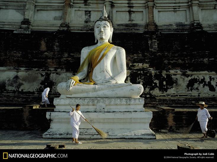 NG02 - Buddhist Statue, Bangkok, Thailand, 1994.jpg