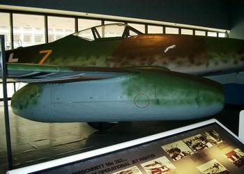 samoloty - IIwś - ME-262 USAF Museum.jpg