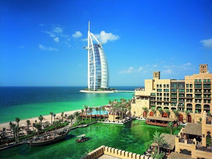 2.Letnia - Dubai-Architecture-Beach-Boat-.jpg