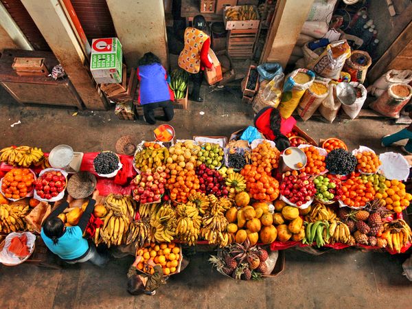 W świetle i mroku - market-travel-fruit_35943_600x450.jpg