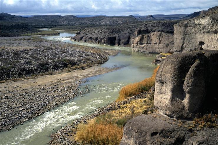 Stany Zjednoczone - Storm Clouds Over the Rio Grande River, Presidio County, Texas.jpg