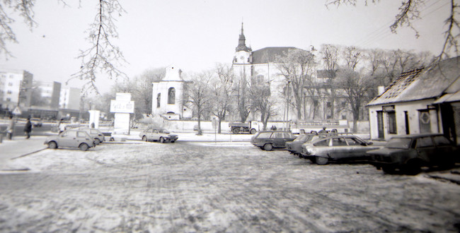 Mój stary Lubartów - Plac po wyburzeniu parterowych budynków na początk...ewięćdziesiątych - widok od strony ul. Lubelskiej.jpg