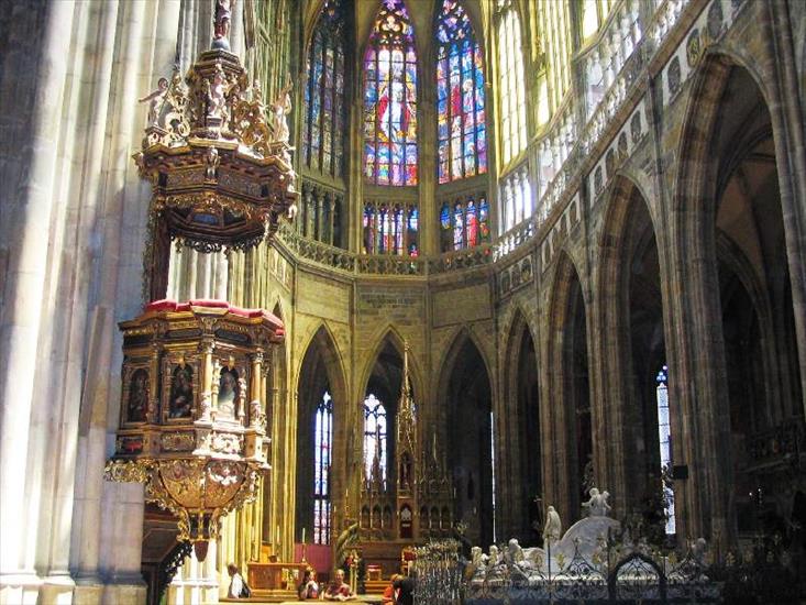 Katedry gotyckie - praga_wnetrze_katedry.jpg