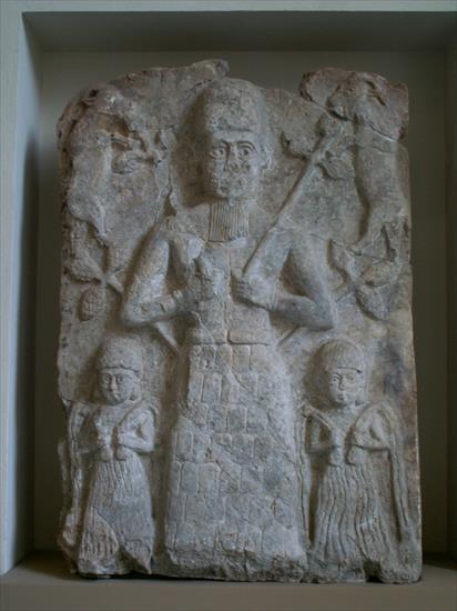 ASYRIA - Relief kultowy Assura_zn. okręg Inanny w Assur_okres staroasyryjski, 1.poł II tys. p.n.e.JPG