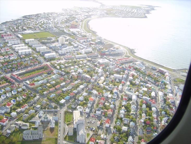 Islandia -zdjęcia - Reykiawik z samolotu 1.JPG