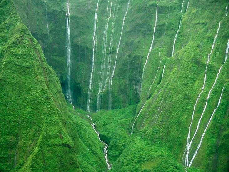 Wodospady - Wodospad Wall of Tears, Hawaje.jpg