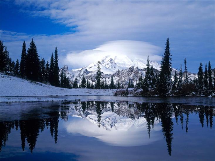 Pejzaż zimowy - Mount-Rainier-Reflected-in-Tipsoo-Lake,-Washington.jpg