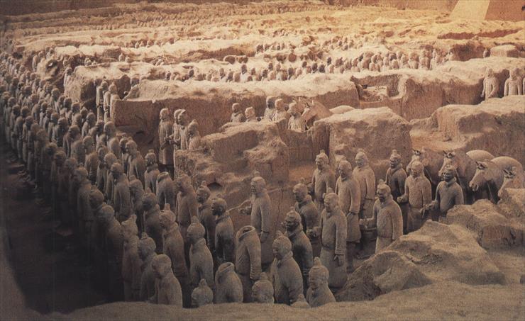 The Story of Art, by Ernst Hans Gombrich in pictures - 410. Terra cotta army of Emperor Qin Shi Huangdi 210 b.C..jpg
